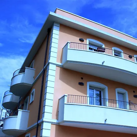 德索勒公寓 里米尼