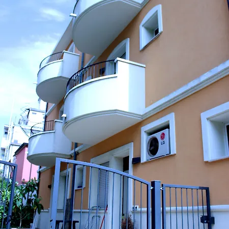 德索勒公寓 里米尼